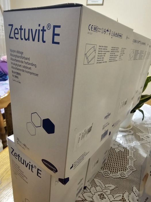 Jałowy opatrunek na rany silnie sączące Zetuvit E 20 cm x 40 cm 5sztuk