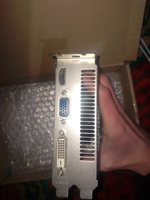 Продам полностью рабочую видеокарту HD 6670 на 1 гб