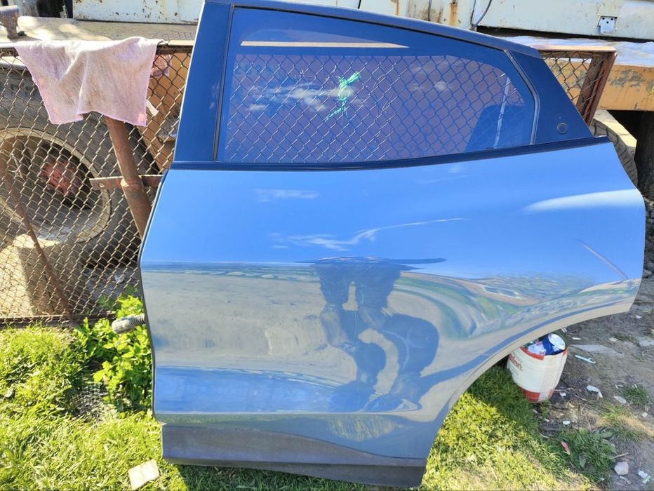Двери Ford Mustang mach e двері