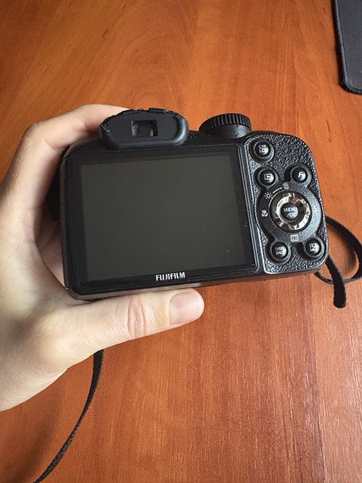 Напівпрофесійний фотоапарат Fujifilm FinePix S2950