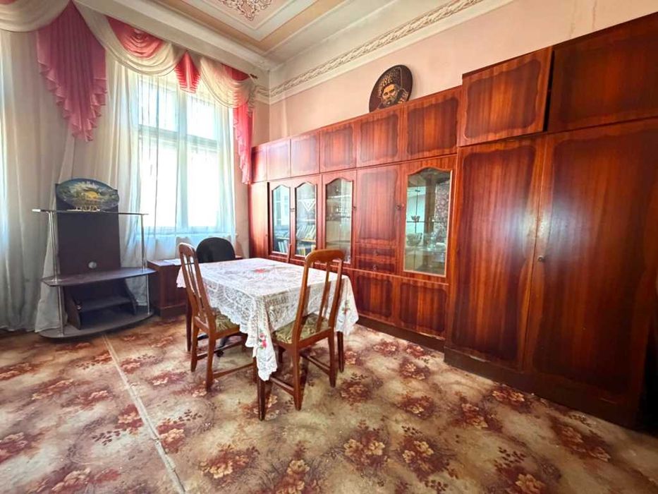 Продаж 3 кімнатної квартири у центрі міста Стрия