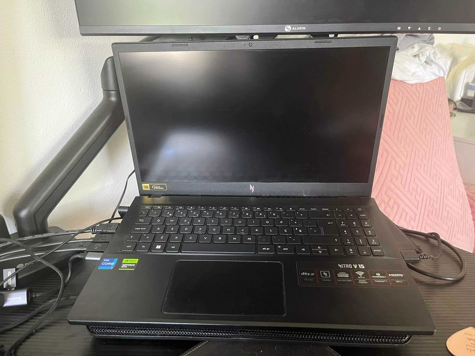 Acer Nitro V 15 — i7-13620H / RTX 4060 8 GB / 16 GB DDR5 / SSD 1 TB / 165 Hz
