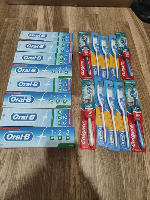 Pastas dentes oral B e escovas dentes