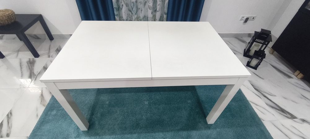 Mesa branca extensível