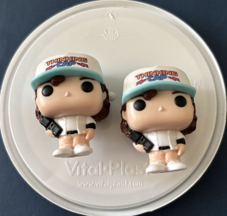 Колекційна фігурка  Kinder Joy Stranger Things Дивні дива,осд