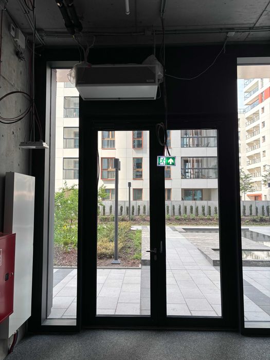 Lokal usługowy 70+12m² do wynajęcia|Towarowa Towers|parter|duże witryny
