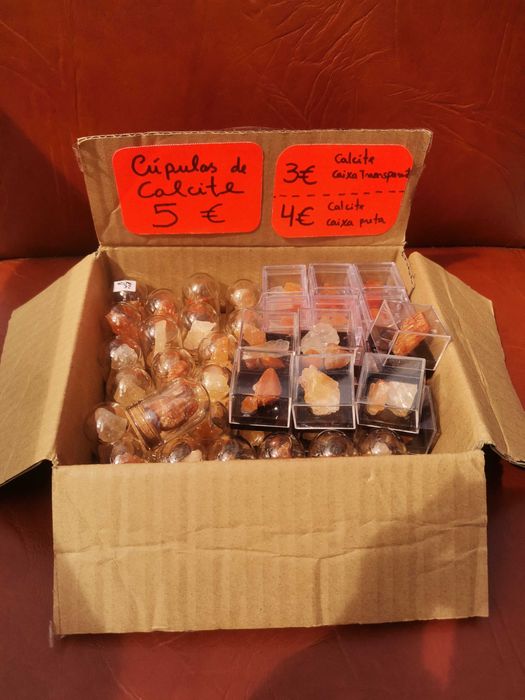 Calcite em caixas de exposição