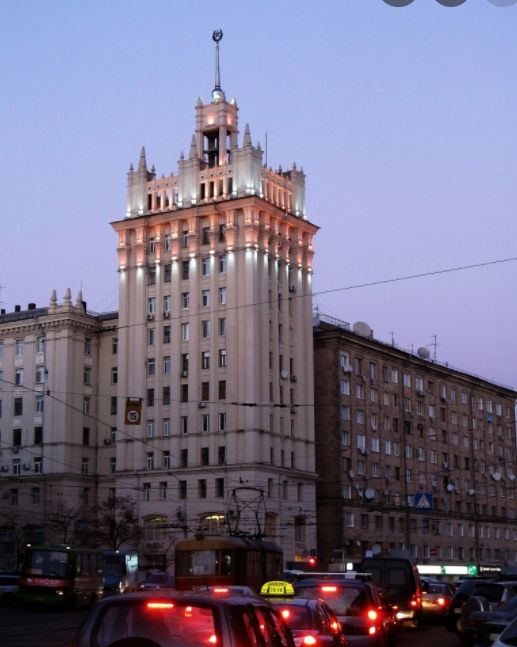 ДОМ СО ШПИЛЕМ! Сталинка с лифтом! Площадь Конституции! Продам 3к 90м2