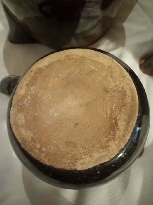 Stare ceramiczne dzbanki