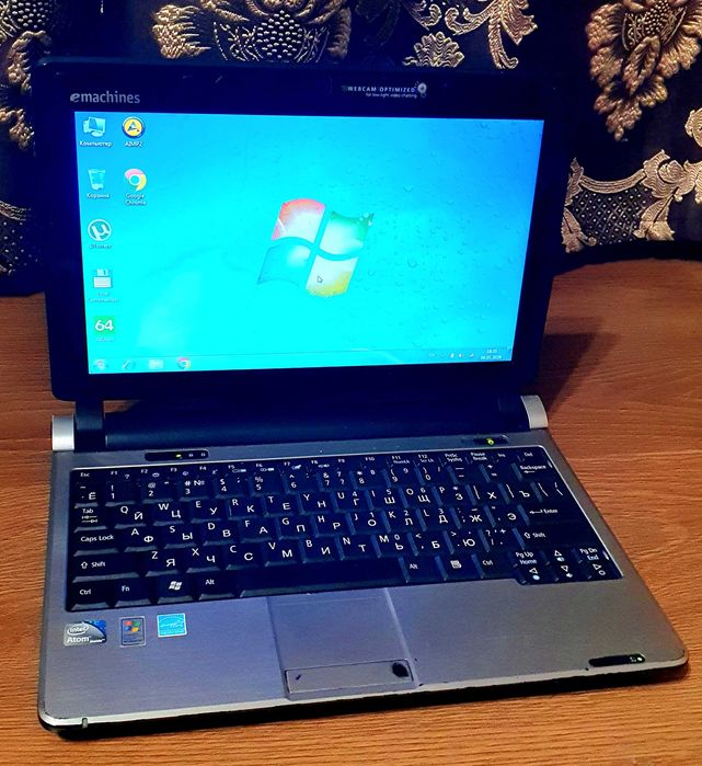 Продам нетбук 10 дюймів