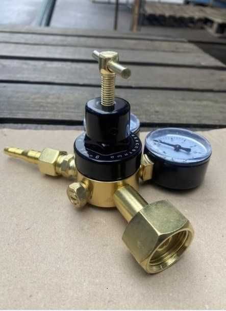 Редуктор углекислотный УР-6-6  редуктор для полуавтомата