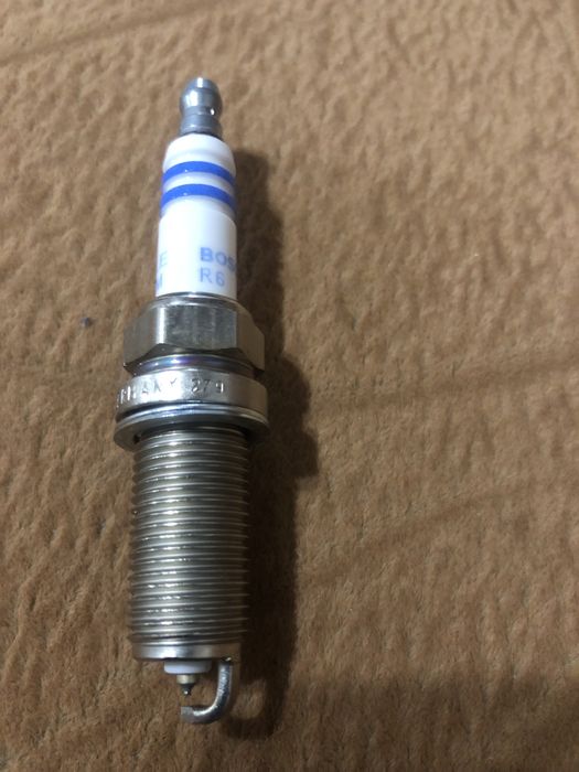 Свічки запалювання Bosch  0 242 236 593 / FR7NII33X