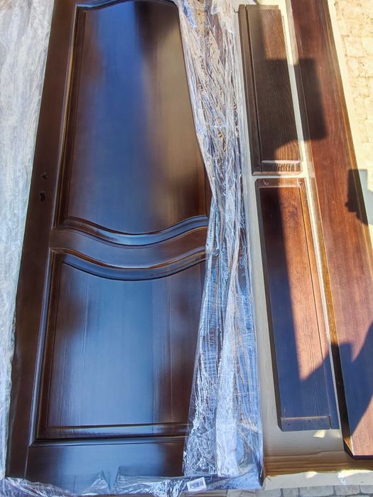 Двері дерев'яні, міжкімнатні, темно-коричневі