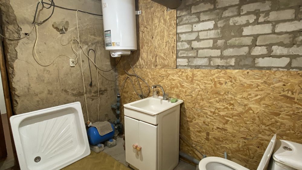 Продаж землі з будинком
