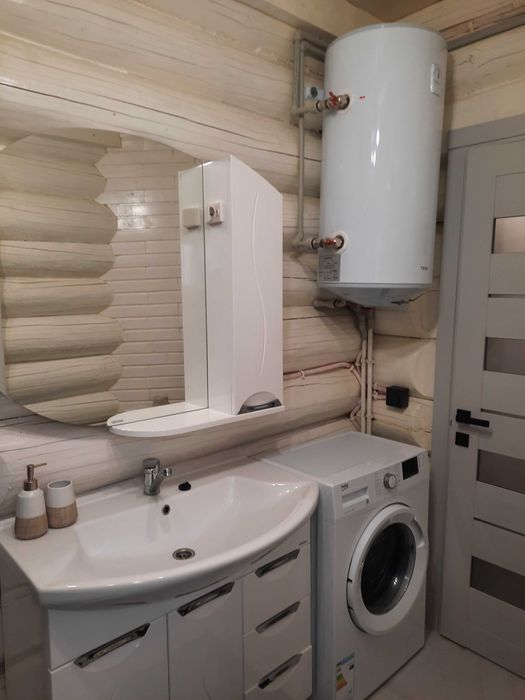 Затишний  будинок у центрі міста подобово посуточно