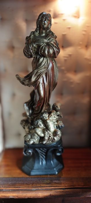 Oratório, c/ iluminação (carece de pequeno restauro exterior)
