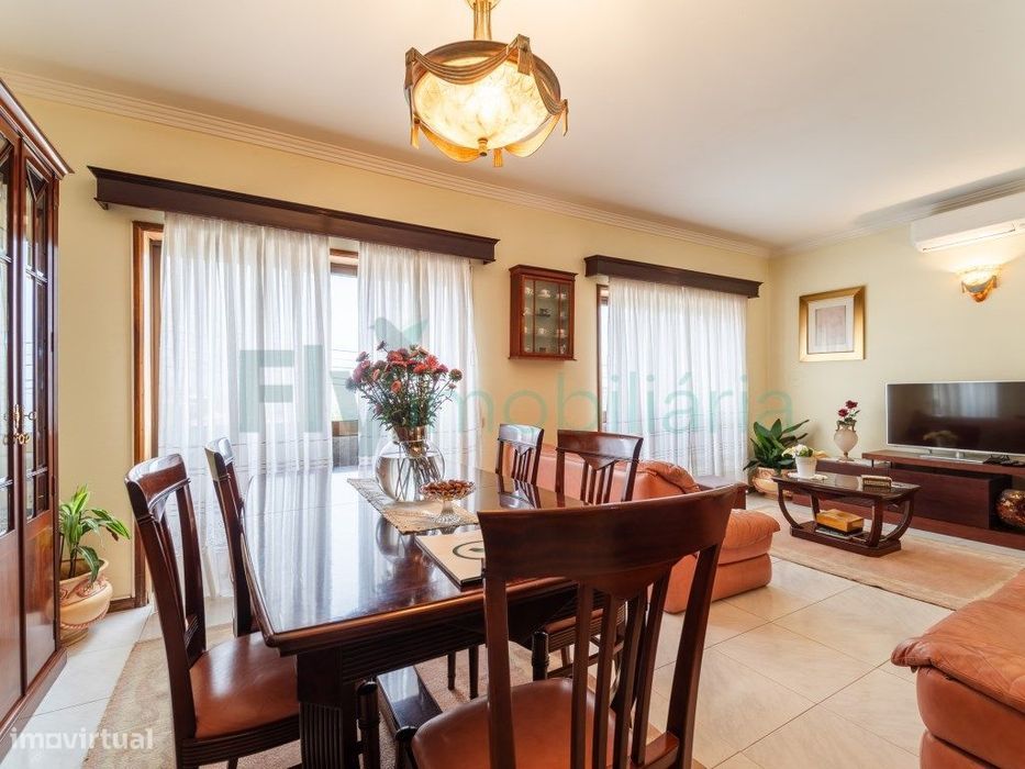 Apartamento T3 com Terraço de 80 m² e Garagem Fechada em Moreira de...