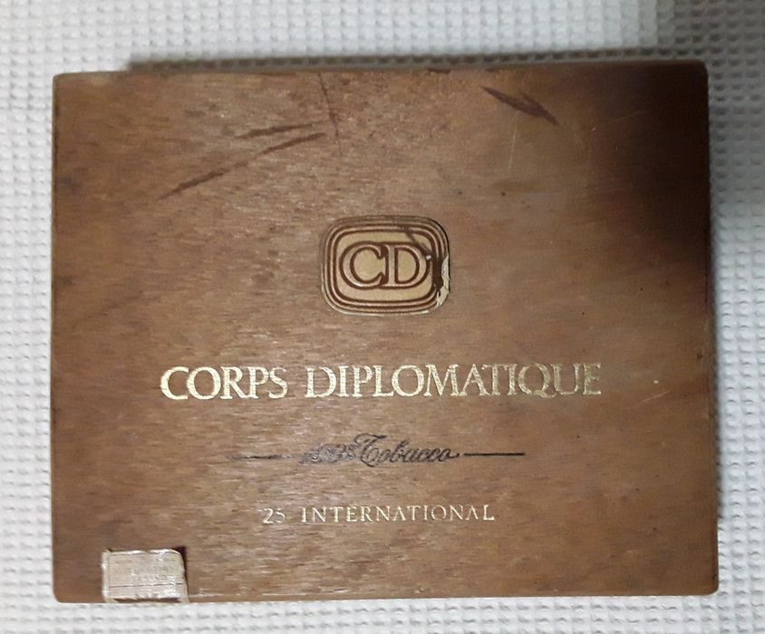 Caixa vazia em madeira de 25 charutos Corps Diplomatique