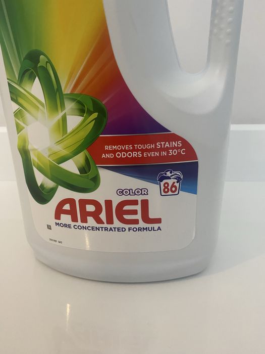 Plyn do prania koloru Ariel 4l