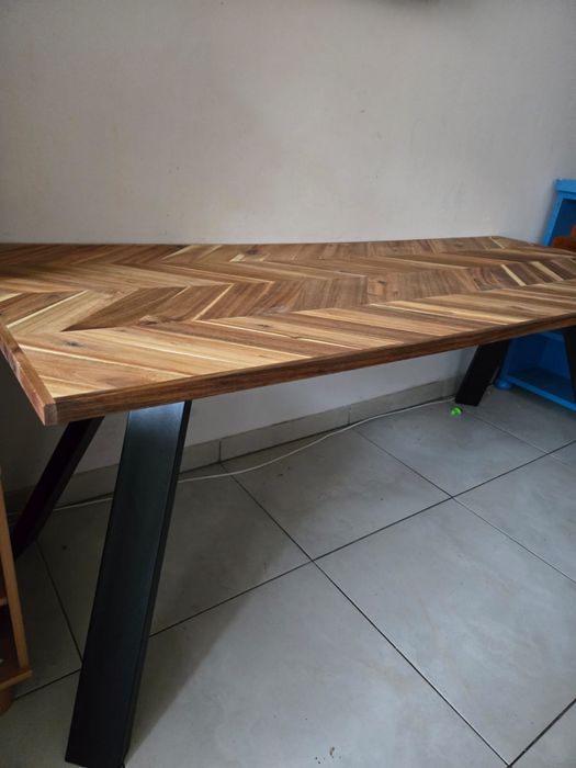 Designerski stół do jadalni/biura – akacja + stal, 200 cm