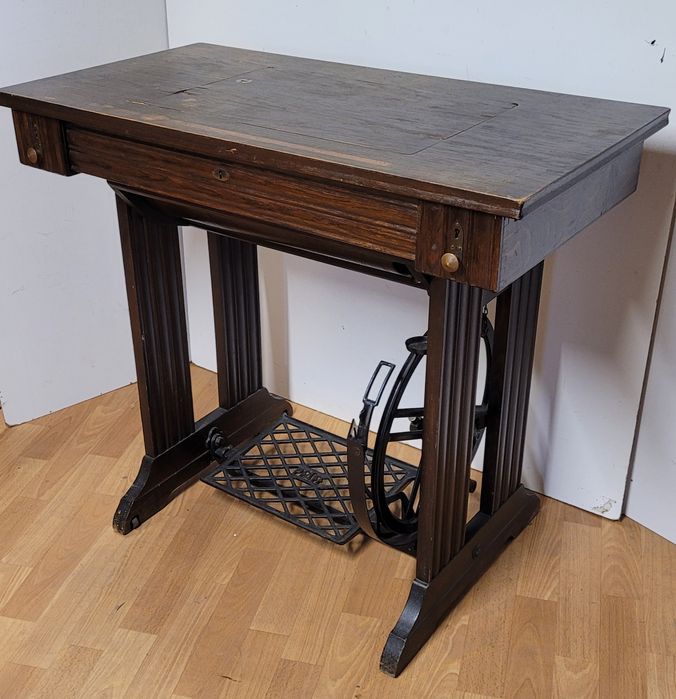 Stary stolik z maszyną do szycia Pfaff antyk konsola biurko