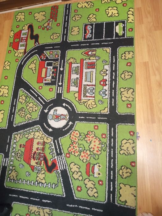 Килим з дорогою.