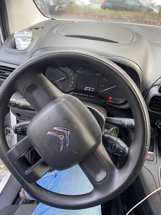 Citroen Berlingo 2020/09 com todas as revisoes feitas na citroen