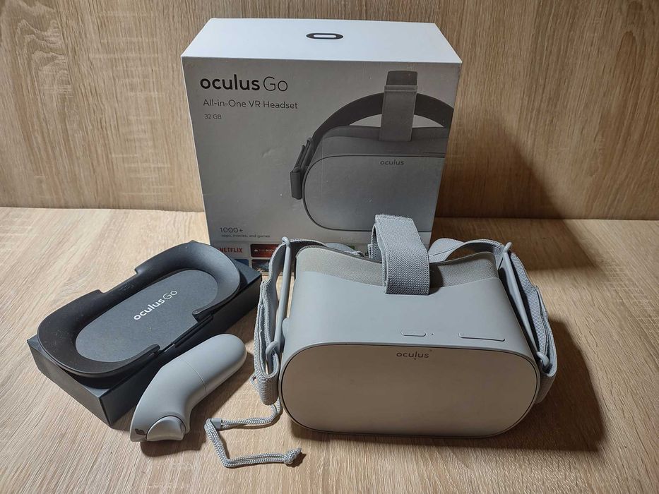 Очки шлем виртуальной реальности Oculus Go 32Gb  Кейсы для Oculus Go и Oculus Quest
