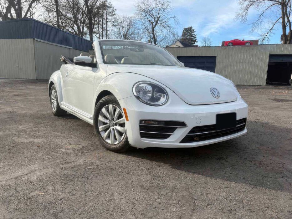 Volkswagen Beetle Dune Convertible      2017