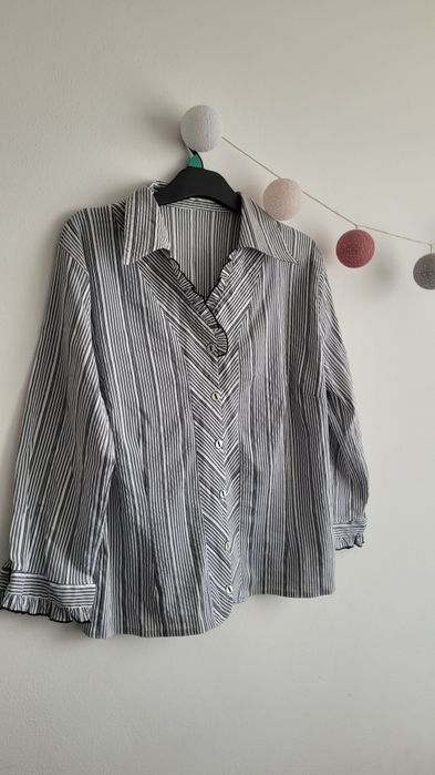 Koszula vintage z falbankami