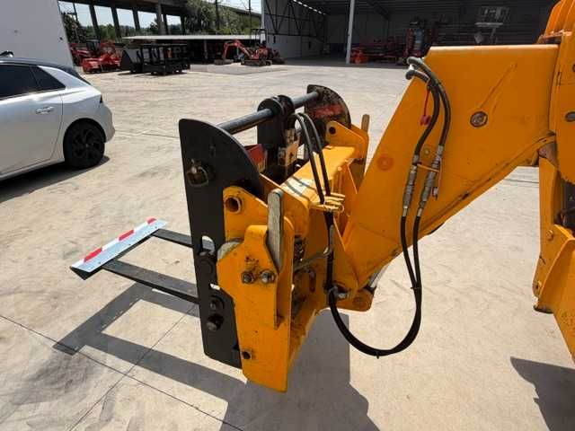Multicarregadora telescópica JCB 540-140 Matriculada T2