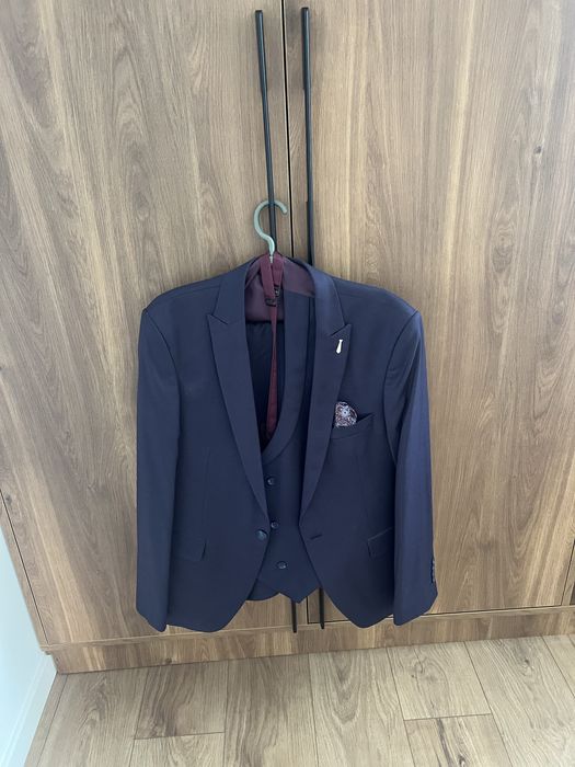 Чоловічий косюм трійка ,в ідеальному стані . Шикарна якість