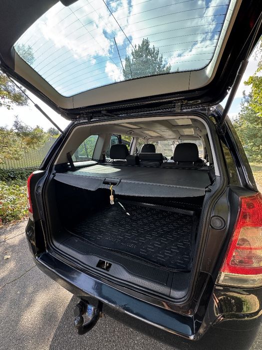 Продається автомобіль Опель ZAFIRA B