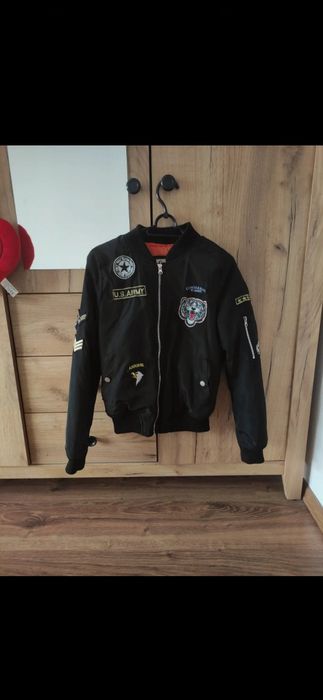 Kurtka bomberka na wiosnę/jesień
