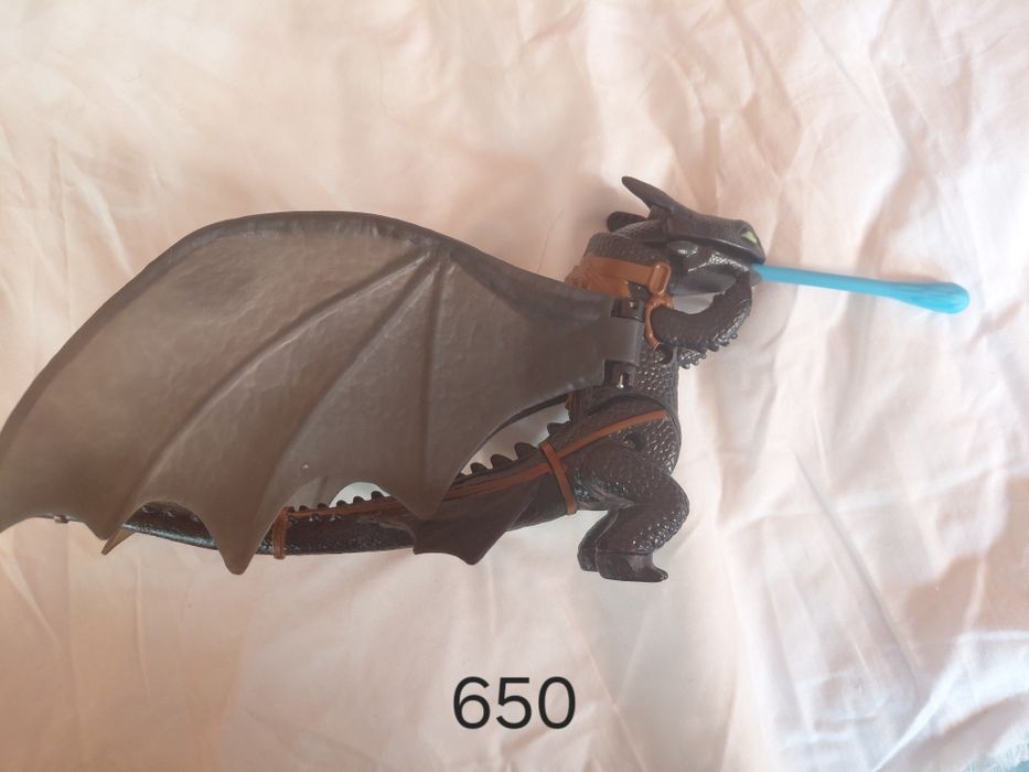 Фигурки драконов из м/ф "как приручить дракона"