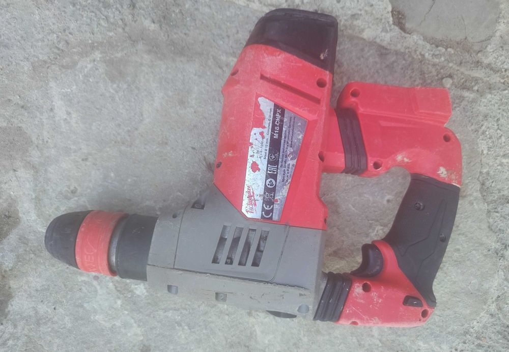 Перфератор акумуляторний MILWAUKEE, M18