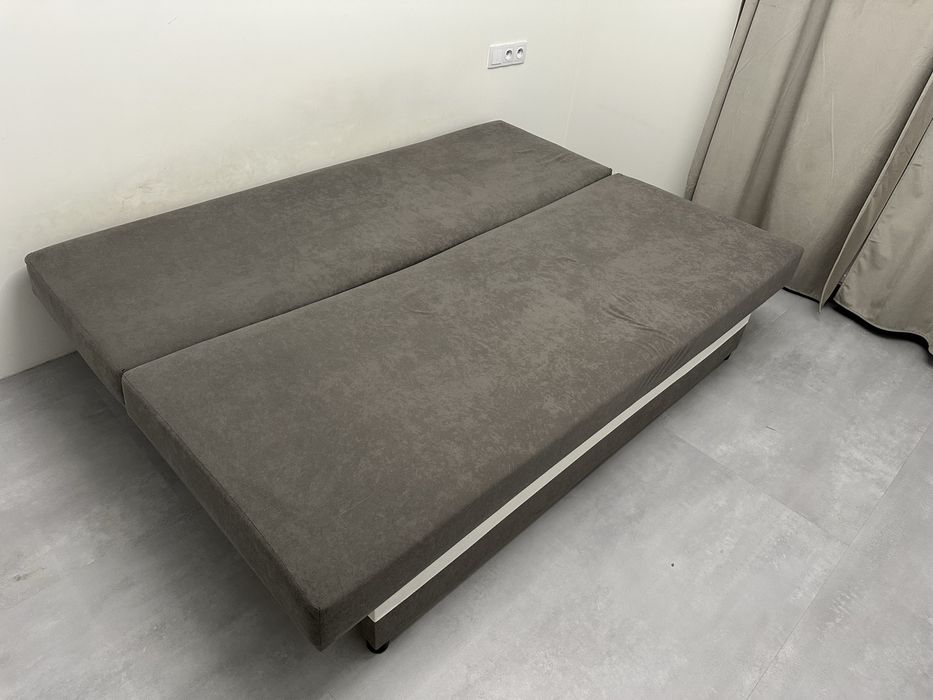 Rozkładana kanapa ze skrzynia