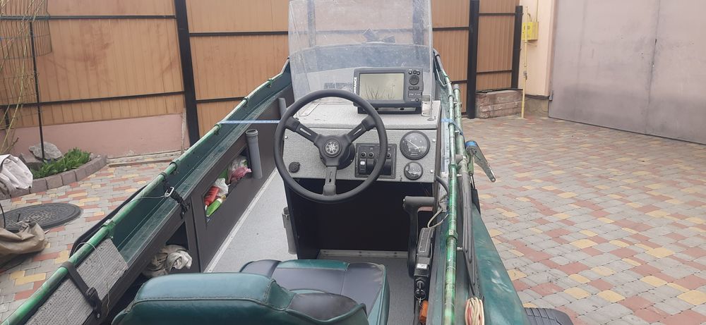 Лодка з лафетом Южанка мотор Меркурі 20