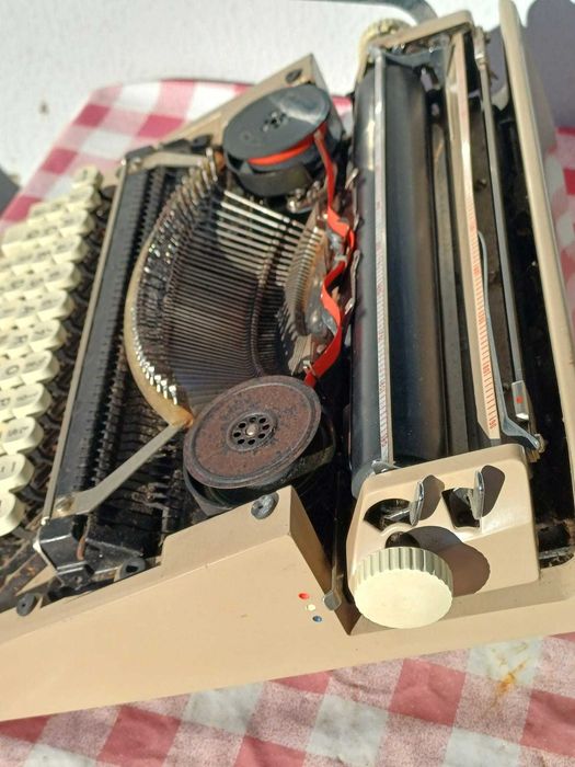 Maquina de escrever Singer Modelo T-3