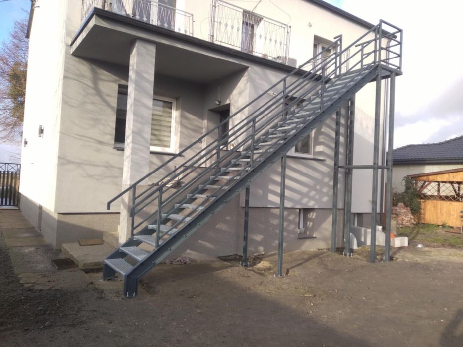 Schody metalowe zewnętrzne lub wewnętrzne