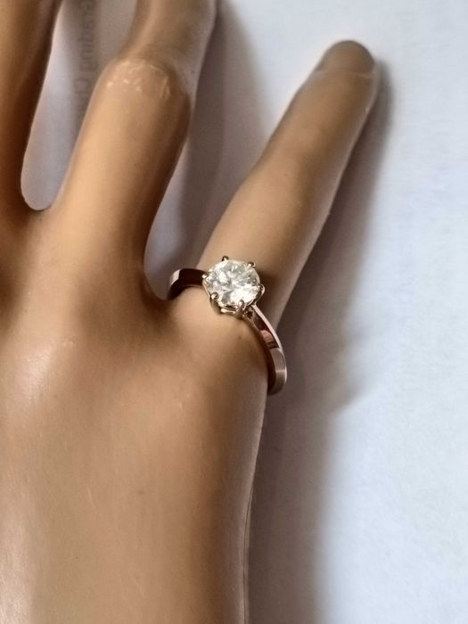 Złoty pierścionek 585 z brylantem 1. 01ct (certyfikat )wzór Tiffany