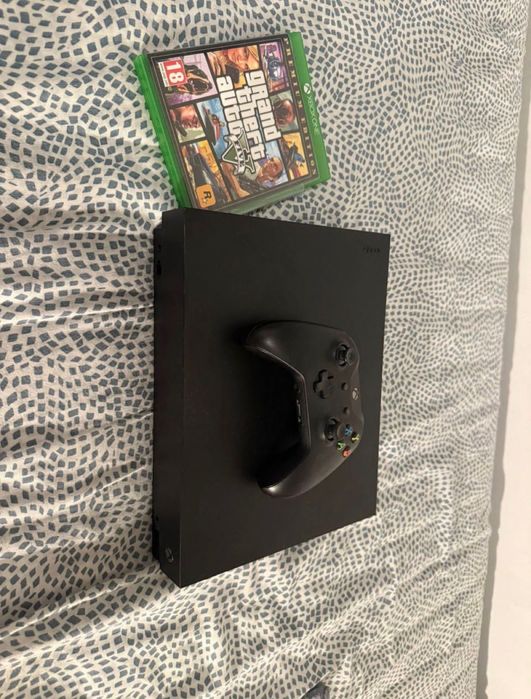 Xbox One X 1TB