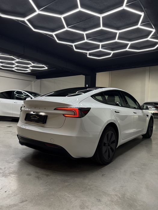 Tesla Model 3 — fotografia 4