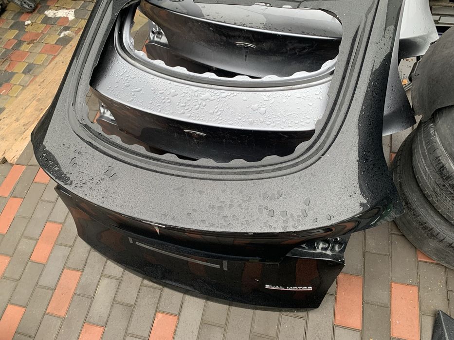 Tesla model Y MY Крышка багажника в наличии