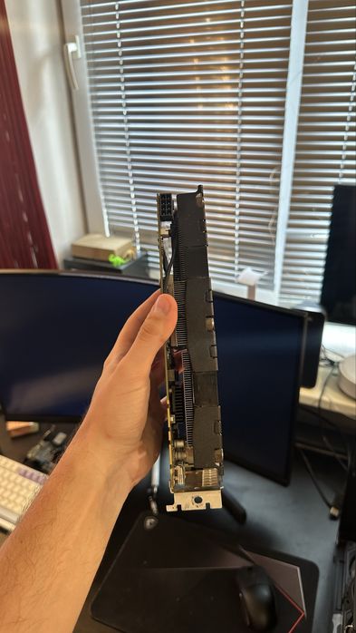 Видеокарта GTX 1070 8GD5 INNO3D нерабочая