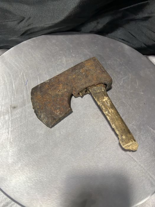 Stara siekiera ciesielska – antyk z Norwegii – unikat kolekcjonerski