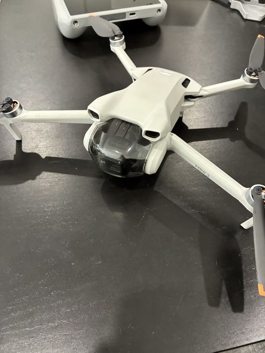 DJI Mini 3 + Comando DJI RC (com ecrã) | Como Novo | Extras