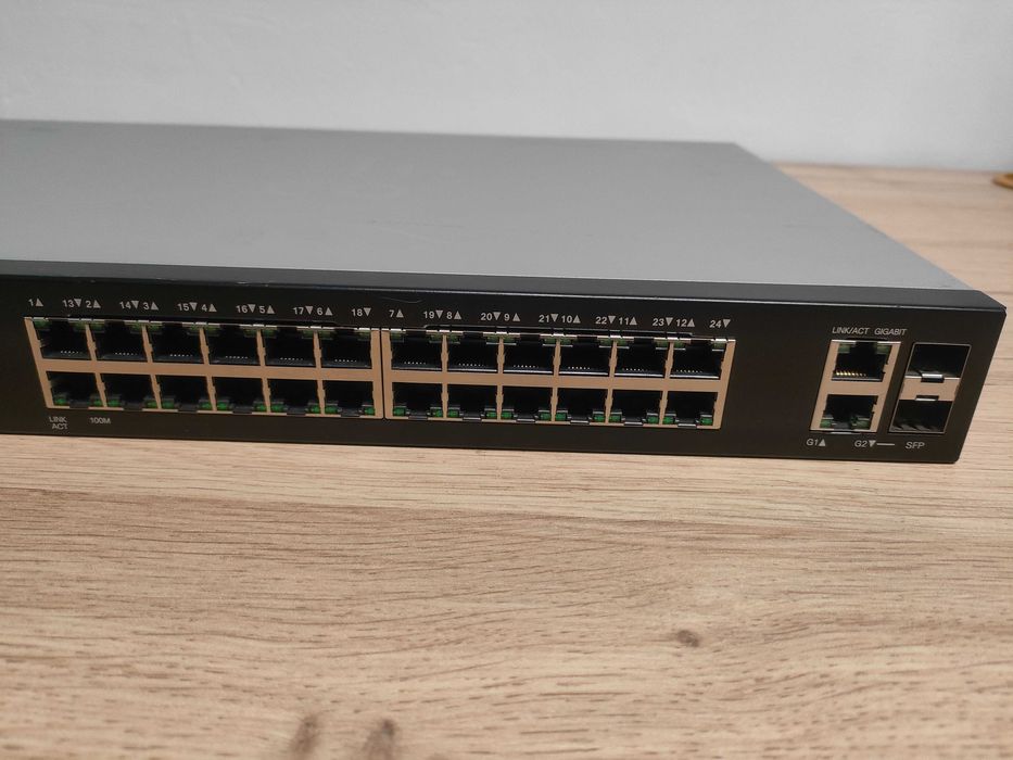 Switch CISCO SF200-24