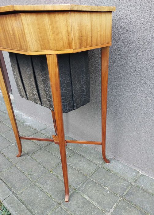 Stary finezyjny stolik niciak secesja mahoń  D096