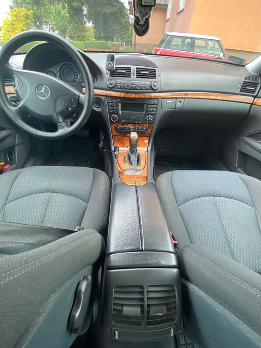 MERCEDES-BENZ W211 E 220 CDI Elegance Automat